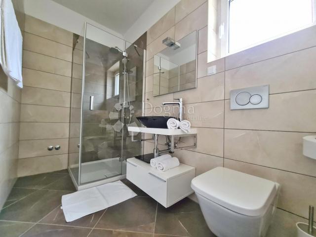 RUSTIKALNA ISTARSKA VILLA OKRUŽENA PRIRODOM