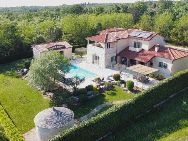 RUSTIKALNA ISTARSKA VILLA OKRUŽENA PRIRODOM