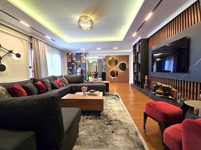 Luksuzan trosoban penthouse,194m², Pobrežje, Podgorica
