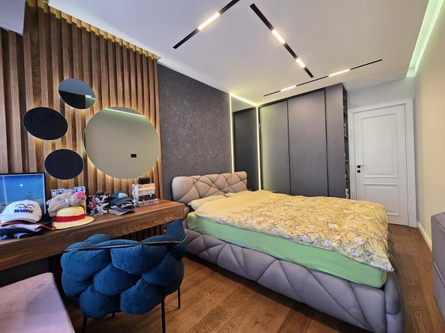 Luksuzan trosoban penthouse,194m², Pobrežje, Podgorica