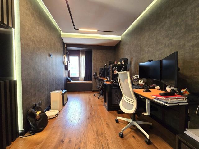 Luksuzan trosoban penthouse,194m², Pobrežje, Podgorica
