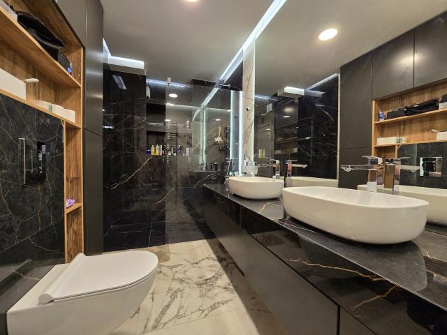 Luksuzan trosoban penthouse,194m², Pobrežje, Podgorica