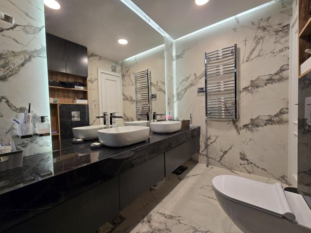 Luksuzan trosoban penthouse,194m², Pobrežje, Podgorica