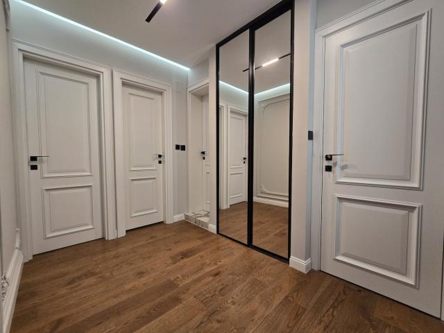 Luksuzan trosoban penthouse,194m², Pobrežje, Podgorica