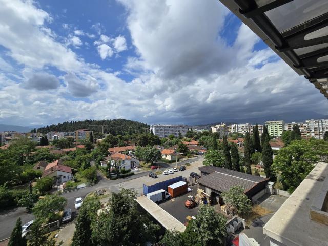 Luksuzan trosoban penthouse,194m², Pobrežje, Podgorica