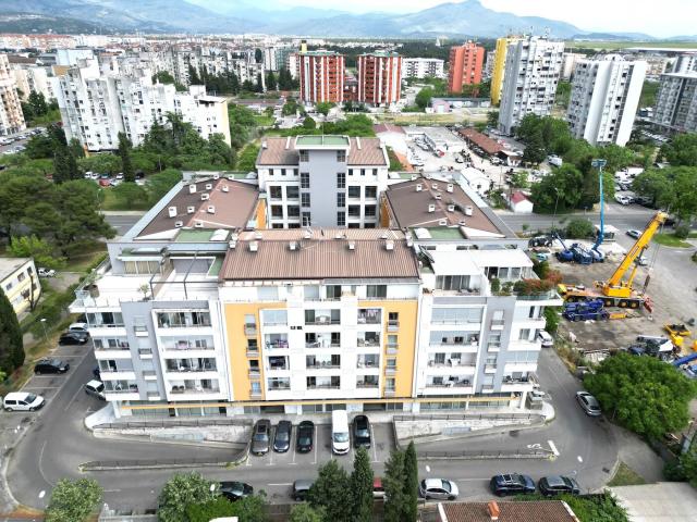 Luksuzan trosoban penthouse,194m², Pobrežje, Podgorica