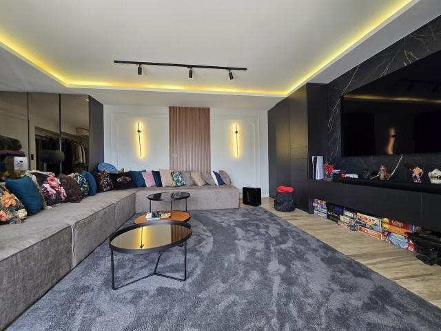 Luksuzan trosoban penthouse,194m², Pobrežje, Podgorica