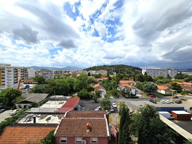 Luksuzan trosoban penthouse,194m², Pobrežje, Podgorica