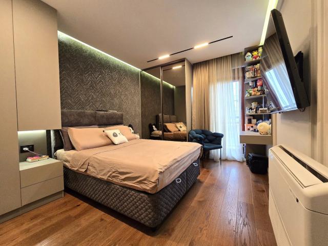 Luksuzan trosoban penthouse,194m², Pobrežje, Podgorica
