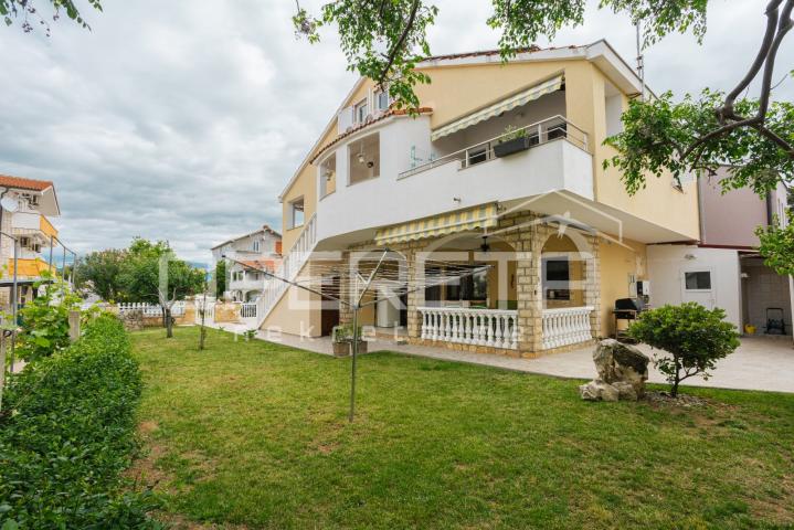 Apartmanska kuća uz more – bez troška vode i struje!