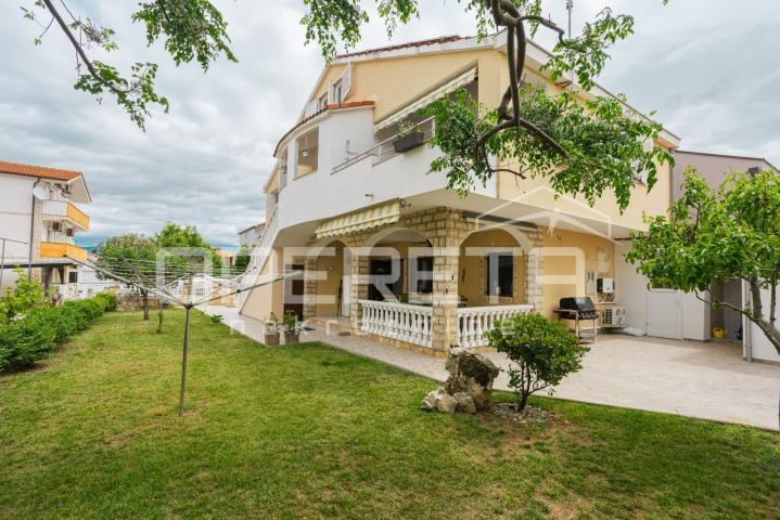 Apartmanska kuća uz more – bez troška vode i struje!
