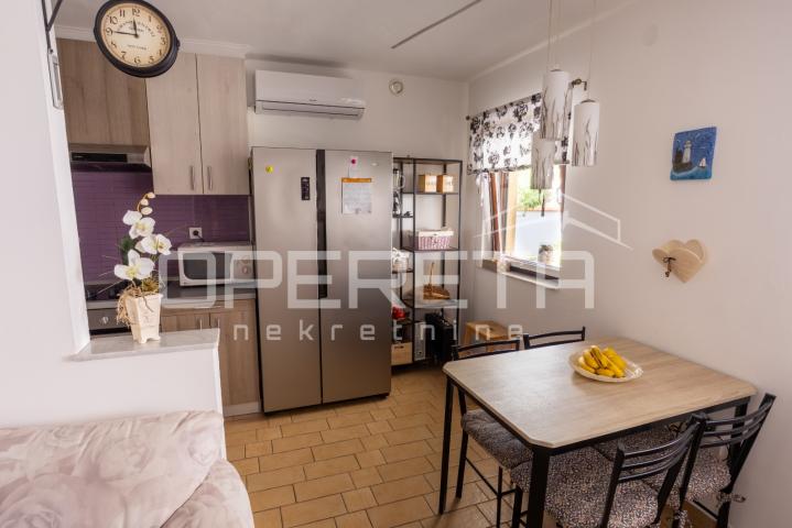 Apartmanska kuća uz more – bez troška vode i struje!