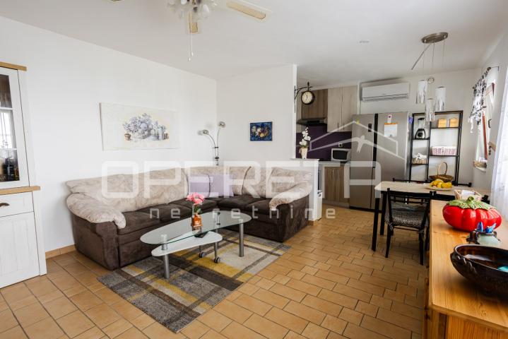 Apartmanska kuća uz more – bez troška vode i struje!