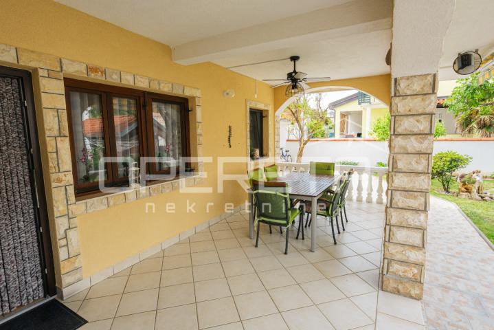 Apartmanska kuća uz more – bez troška vode i struje!