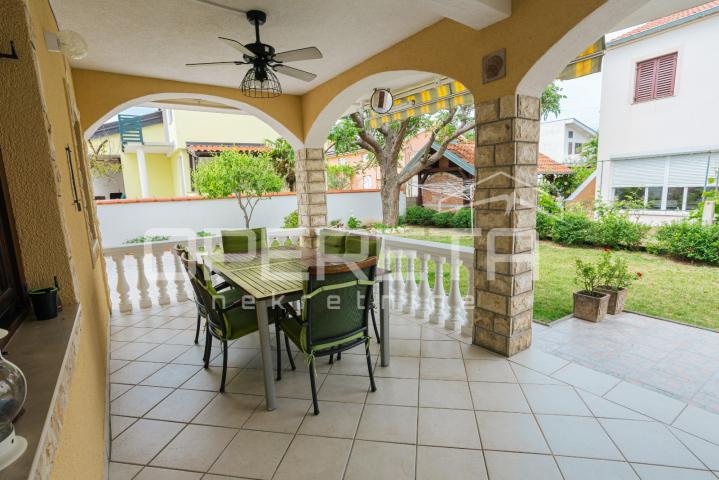 Apartmanska kuća uz more – bez troška vode i struje!