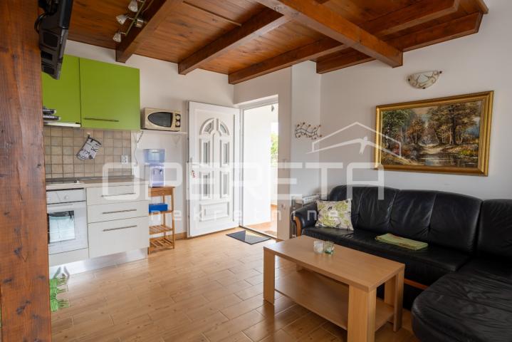 Apartmanska kuća uz more – bez troška vode i struje!