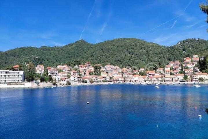 Vila drugi red do mora, Korčula