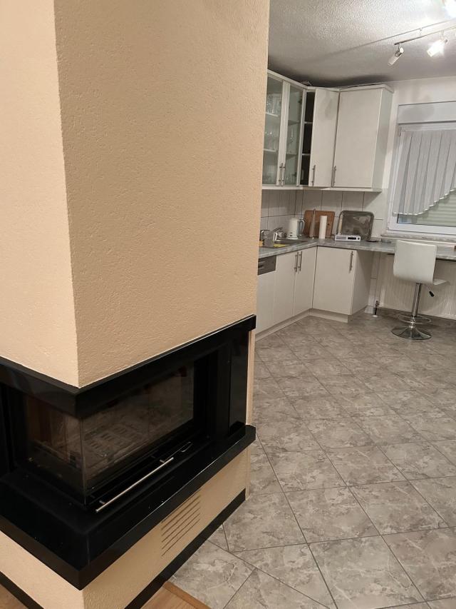 Prodajem Kucu sa kompletnom kvadraturom Podrum, Prizemlje i Visoko potkr.250m2