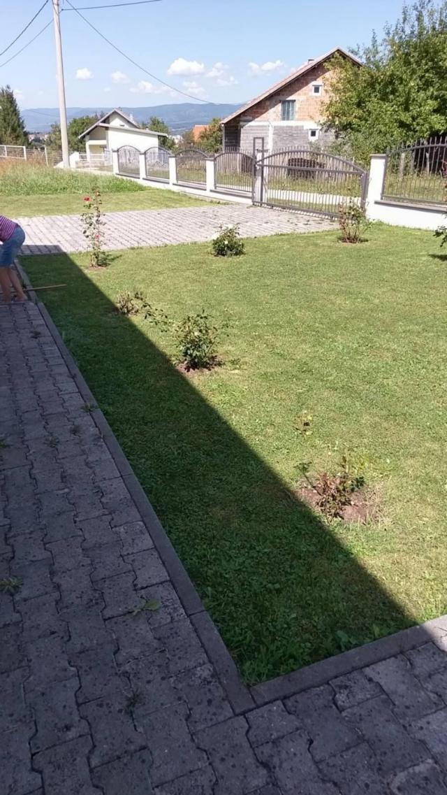 Prodajem Kucu sa kompletnom kvadraturom Podrum, Prizemlje i Visoko potkr.250m2