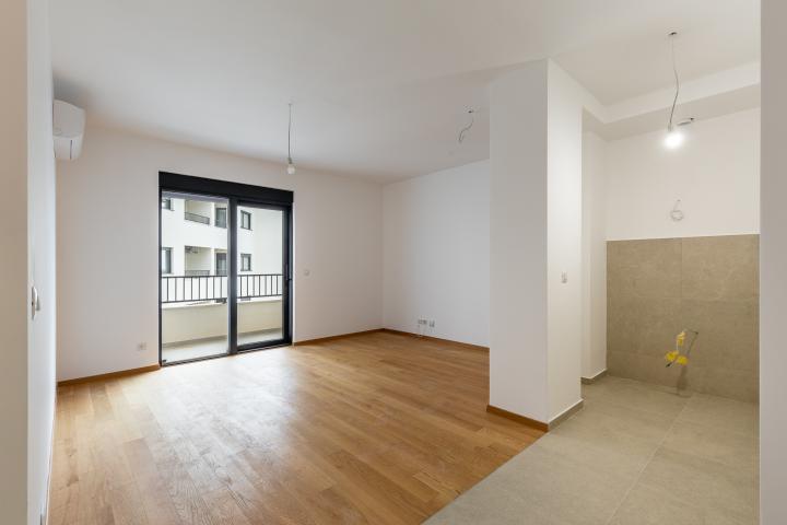 One bedroom apartment in Becici with a sea view