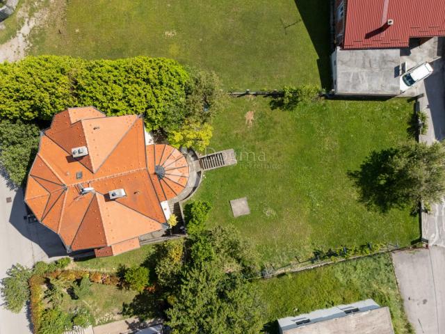 Ekskluzivna kuća u Gajnicama – 3 stana, garaža za 2 auta i veliko dvorište