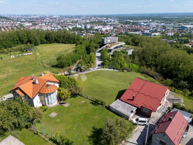 Ekskluzivna kuća u Gajnicama – 3 stana, garaža za 2 auta i veliko dvorište