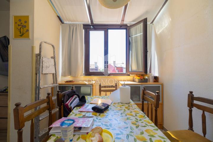 PRILIKA! Rovinj, dvoetažni stan na odličnoj lokaciji blizu grada i plaža
