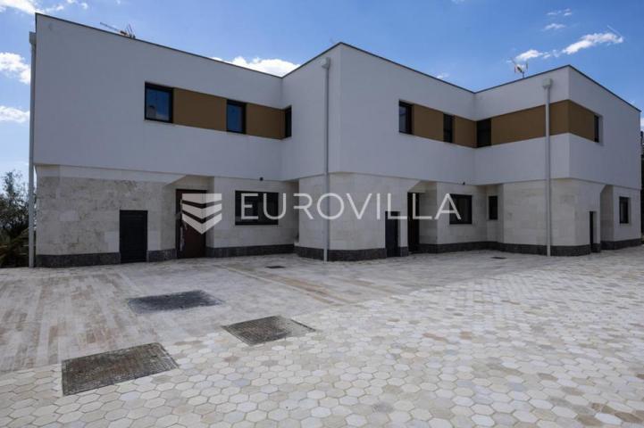 Primošten, trojna vila s prekrasnim pogledom na more