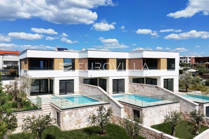 Primošten, trojna vila s prekrasnim pogledom na more