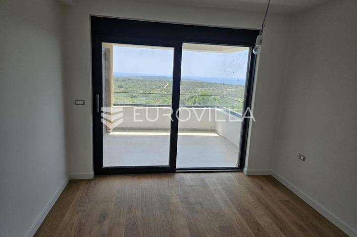 Primošten, trojna vila s prekrasnim pogledom na more
