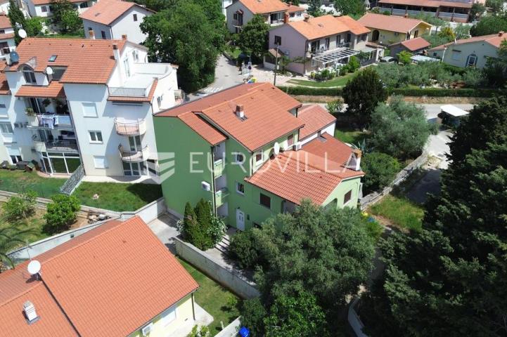 Medulin, apartmanska kuća sa sedam stanova na mirnoj lokaciji