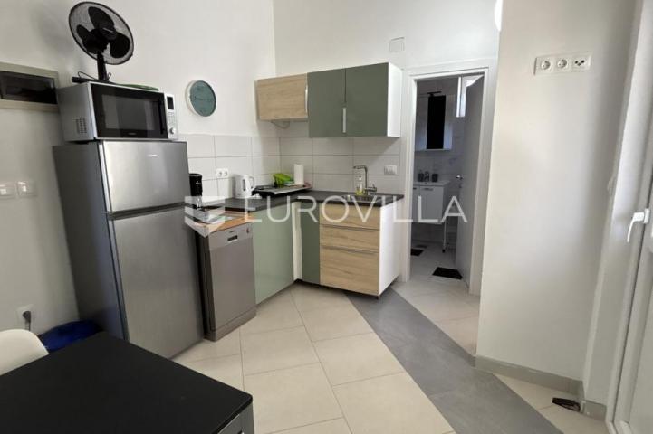 Medulin, apartmanska kuća sa sedam stanova na mirnoj lokaciji