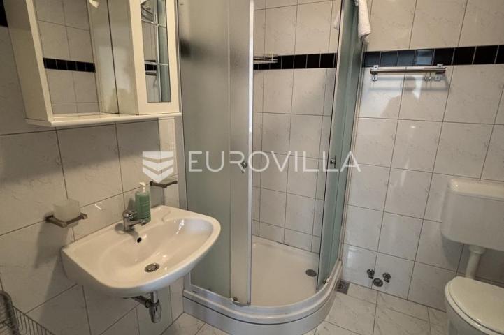 Medulin, apartmanska kuća sa sedam stanova na mirnoj lokaciji