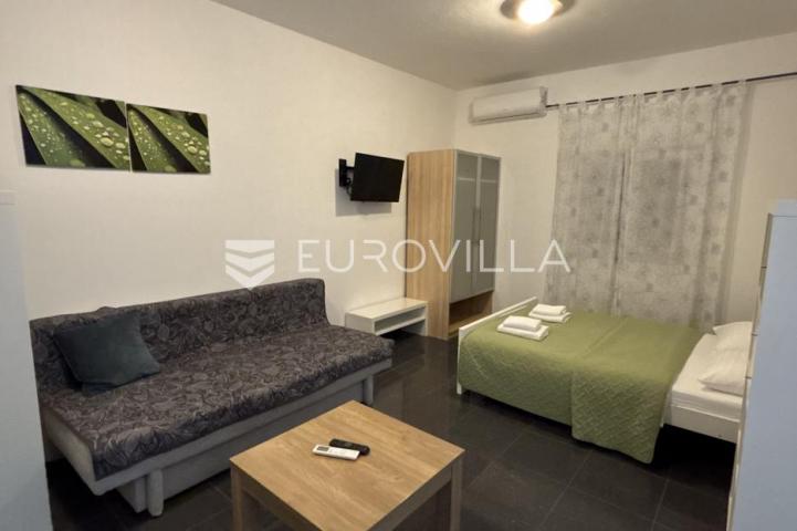 Medulin, apartmanska kuća sa sedam stanova na mirnoj lokaciji