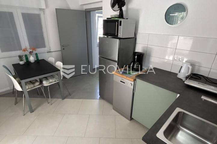 Medulin, apartmanska kuća sa sedam stanova na mirnoj lokaciji