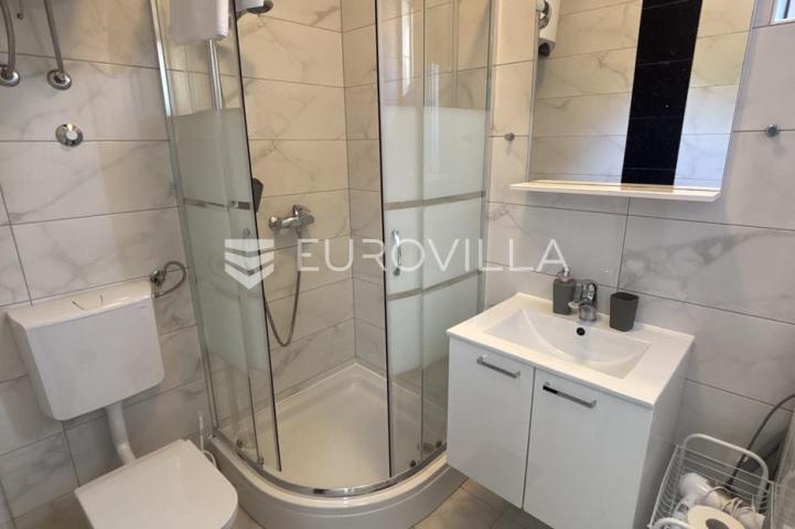 Medulin, apartmanska kuća sa sedam stanova na mirnoj lokaciji