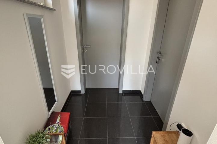 Medulin, apartmanska kuća sa sedam stanova na mirnoj lokaciji