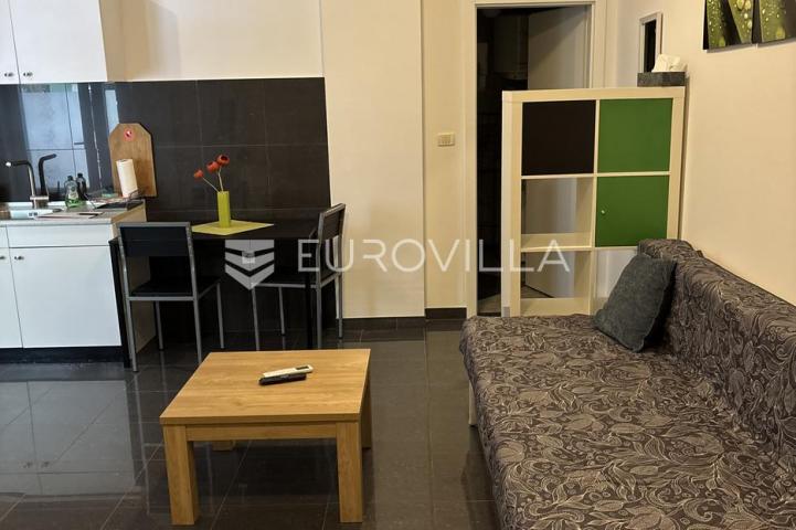 Medulin, apartmanska kuća sa sedam stanova na mirnoj lokaciji