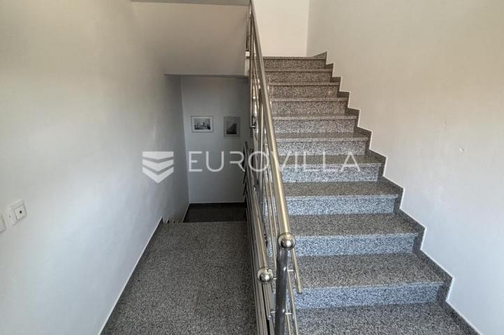 Medulin, apartmanska kuća sa sedam stanova na mirnoj lokaciji
