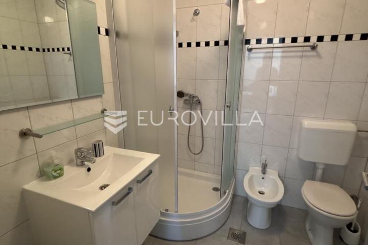 Medulin, apartmanska kuća sa sedam stanova na mirnoj lokaciji
