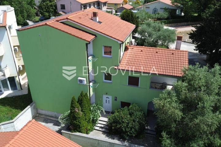 Medulin, apartmanska kuća sa sedam stanova na mirnoj lokaciji