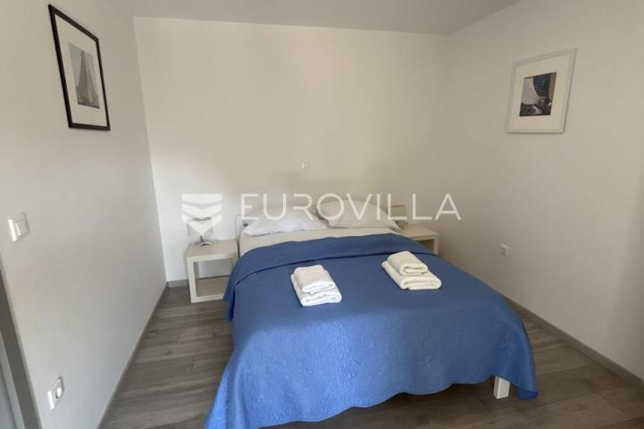 Medulin, apartmanska kuća sa sedam stanova na mirnoj lokaciji
