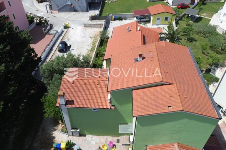 Medulin, apartmanska kuća sa sedam stanova na mirnoj lokaciji