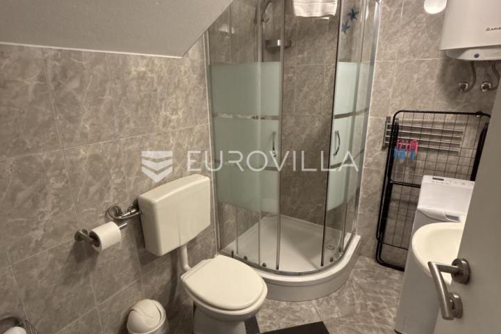 Medulin, apartmanska kuća sa sedam stanova na mirnoj lokaciji