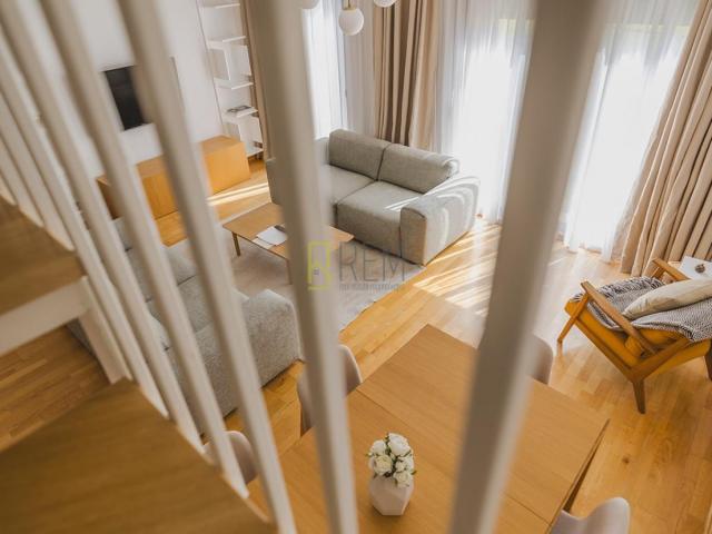 Prodajemo vilu na 3 sprata od 141m2 u jedinstvenom kompleksu u Podgorici