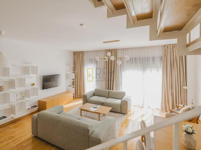 Prodajemo vilu na 3 sprata od 141m2 u jedinstvenom kompleksu u Podgorici