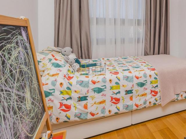 Prodajemo vilu na 3 sprata od 141m2 u jedinstvenom kompleksu u Podgorici