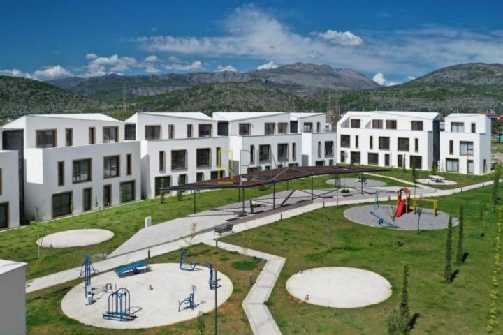 Prodajemo vilu na 3 sprata od 141m2 u jedinstvenom kompleksu u Podgorici