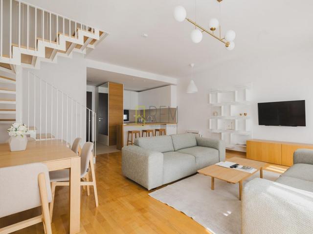 Prodajemo vilu na 3 sprata od 141m2 u jedinstvenom kompleksu u Podgorici