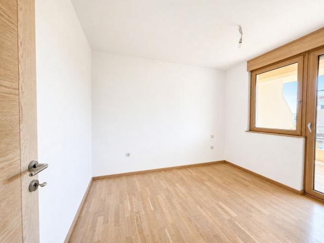 Nov jednosoban stan (45m2) sa pogledom na more u kompleksu sa bazenom, Bečići, Ivanovići. 